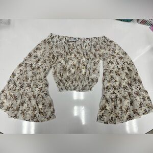 Off the shoulder, wide sleeve, elastic crop top